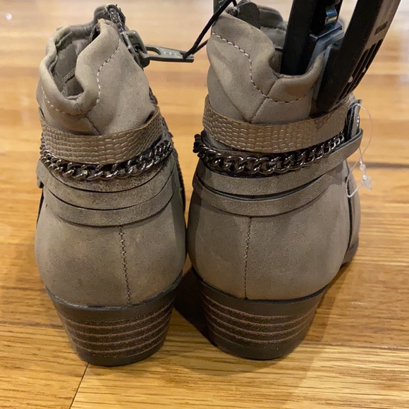 Brand New Booties!! Size 7 - Picture 4 of 5